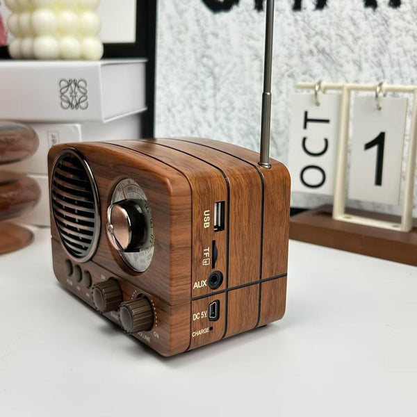 Portable AM FM Radio | Mains/Rechargeable Battery | Wood Effect | Retro Style