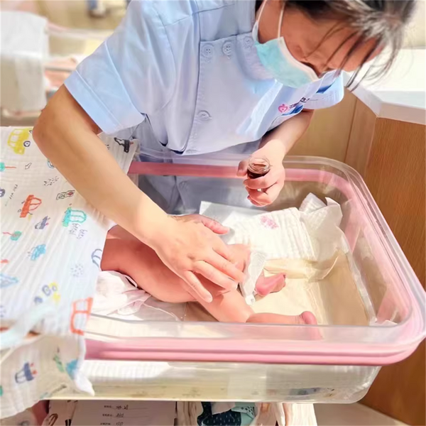 Clear Baby Bassinet Anti-Reflux Hospital Cot Newborn Crib w/ Wheels & Storage