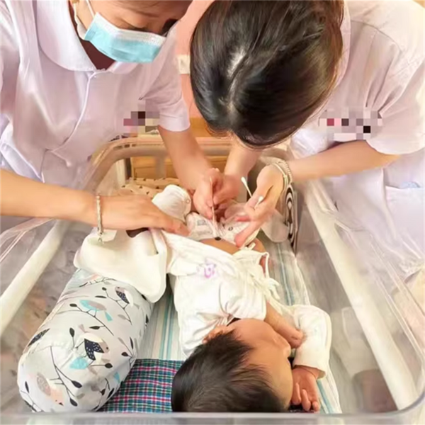 Clear Baby Bassinet Anti-Reflux Hospital Cot Newborn Crib w/ Wheels & Storage